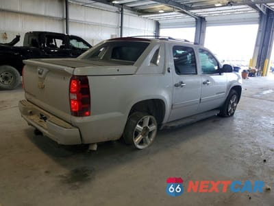 Trzecie zdjęcie samochodu z tyłu: 2013 CHEVROLET AVALANCHE LTZ VIN:3GNTKGE70DG328050 - miniatura