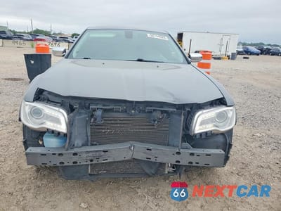 Piąte zdjęcie samochodu w środku: 2019 CHRYSLER 300 TOURING VIN:2C3CCAAG4KH663127 - miniatura