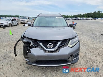 Piąte zdjęcie samochodu w środku: 2016 NISSAN ROGUE S VIN:JN8AT2MT6GW024648 - miniatura