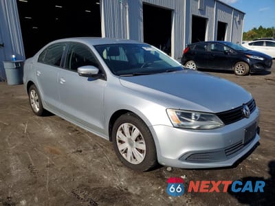 Czwarte zdjęcie samochodu z boku: 2012 VOLKSWAGEN JETTA SE VIN:3VWDP7AJ7CM411651 - miniatura