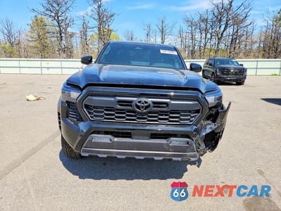 Piąte zdjęcie samochodu w środku: 2025 TOYOTA TACOMA TRD OFF-ROAD VIN:3TMLB5JN4SM145315 - miniatura