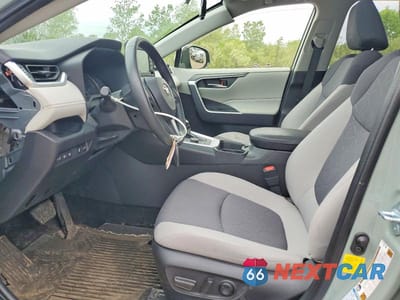 Zdjęcie 7 z 13 samochodu: 2021 TOYOTA RAV4 XLE VIN:JTMRWRFV9MD131990 - miniatura