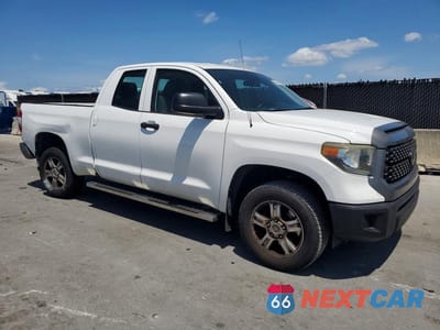 Czwarte zdjęcie samochodu z boku: 2018 TOYOTA TUNDRA SR VIN:5TFRM5F19JX133695 - miniatura