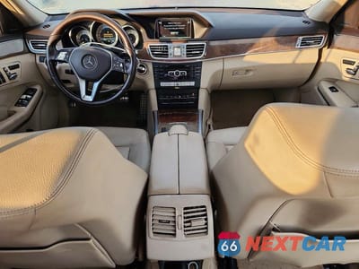Zdjęcie 8 z 12 samochodu: 2014 MERCEDES-BENZ E 350 VIN:WDDHF5KB9EB025042 - miniatura