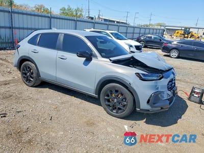 Czwarte zdjęcie samochodu z boku: 2023 HONDA HR-V SPORT VIN:3CZRZ2H53PM749305 - miniatura