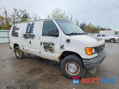 Czwarte zdjęcie samochodu z boku: 2004 FORD ECONOLINE E250 VAN VIN:1FTNE24W24HB10640 - miniatura