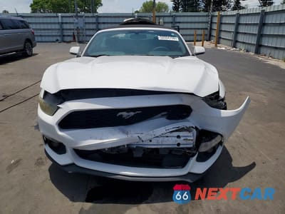 Piąte zdjęcie samochodu w środku: 2015 FORD MUSTANG VIN:1FATP8EM2F5377515 - miniatura