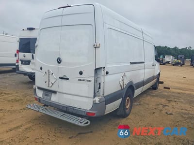 Trzecie zdjęcie samochodu z tyłu: 2011 MERCEDES BENZ SPRINTER 2500 DELIVERY VAN VIN:WD3PE8CB6B5604986 - miniatura