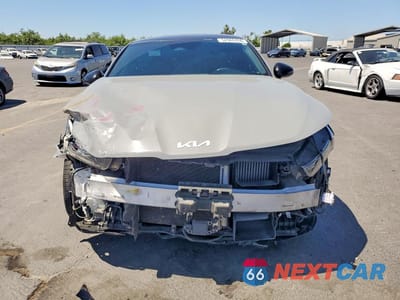 Piąte zdjęcie samochodu w środku: 2022 KIA K5 GT LINE VIN:5XXG64J29NG126352 - miniatura