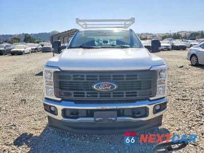 Piąte zdjęcie samochodu w środku: 2023 FORD F250 SUPER DUTY VIN:1FT7X2BA4PEC28432 - miniatura