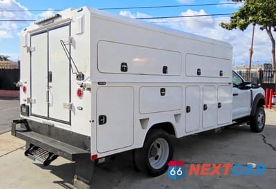 Trzecie zdjęcie samochodu z tyłu: 2024 FORD F450 SUPER DUTY VIN:1FDUF4HN1RDA14367 - miniatura