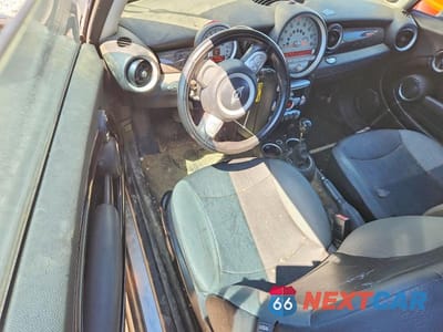 Zdjęcie 8 z 14 samochodu: 2010 MINI COOPER CLUBMAN VIN:WMWML3C57ATX38960 - miniatura