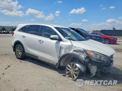 Czwarte zdjęcie samochodu z boku: 2017 KIA SORENTO LX VIN:5XYPG4A32HG219042 - miniatura
