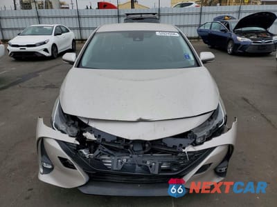 Piąte zdjęcie samochodu w środku: 2017 TOYOTA PRIUS PRIME ADVANCED VIN:JTDKARFP6H3064567 - miniatura