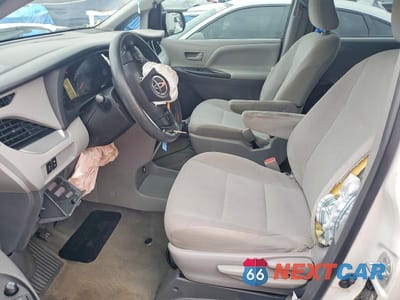 Zdjęcie 7 z 13 samochodu: 2017 TOYOTA SIENNA L 7-PASSENGER VIN:5TDZZ3DCXHS826415 - miniatura