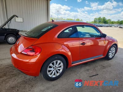Trzecie zdjęcie samochodu z tyłu: 2016 VOLKSWAGEN BEETLE 1.8T VIN:3VWF17AT4GM617754 - miniatura