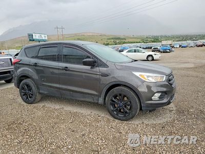 Czwarte zdjęcie samochodu z boku: 2019 FORD ESCAPE SE VIN:1FMCU9GD4KUA18894 - miniatura