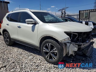 Czwarte zdjęcie samochodu z boku: 2019 NISSAN ROGUE SV VIN:5N1AT2MV4KC840289 - miniatura