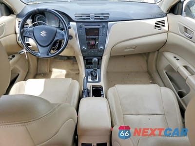 Zdjęcie 8 z 13 samochodu: 2011 SUZUKI KIZASHI SE VIN:JS2RF9A31B6110791 - miniatura