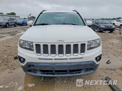 Piąte zdjęcie samochodu w środku: 2016 JEEP COMPASS LATITUDE VIN:1C4NJCEB5GD620702 - miniatura
