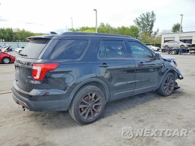 Trzecie zdjęcie samochodu z tyłu: 2017 FORD EXPLORER XLT VIN:1FM5K8D82HGA26273 - miniatura