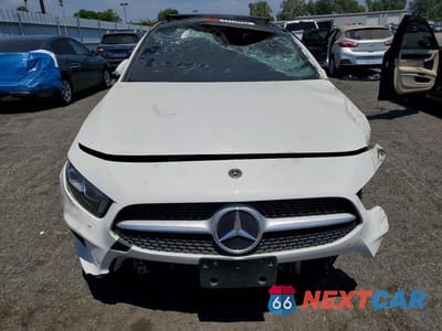 Piąte zdjęcie samochodu w środku: 2022 MERCEDES-BENZ A 220 VIN:W1K3G4EB4NJ325882 - miniatura