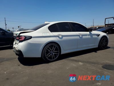 Trzecie zdjęcie samochodu z tyłu: 2021 BMW M5 VIN:WBS83CH00MCF82410 - miniatura