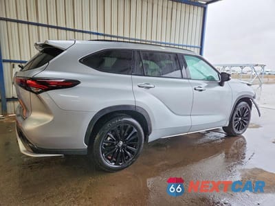 Trzecie zdjęcie samochodu z tyłu: 2025 TOYOTA HIGHLANDER XSE VIN:5TDKDRBH8SS581770 - miniatura