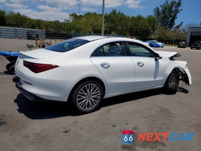 Trzecie zdjęcie samochodu z tyłu: 2025 MERCEDES-BENZ CLA 250 VIN:W1K5J4GB3SN525745 - miniatura