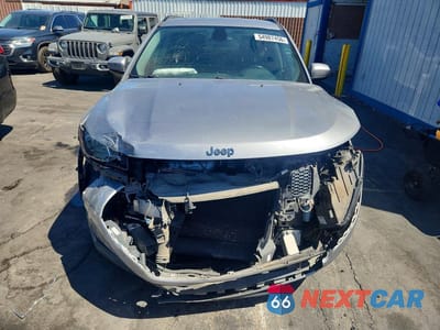 Piąte zdjęcie samochodu w środku: 2018 JEEP COMPASS LATITUDE VIN:3C4NJCBB2JT368882 - miniatura