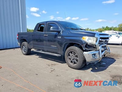 Czwarte zdjęcie samochodu z boku: 2017 TOYOTA TUNDRA SR5 VIN:5TFUW5F1XHX614988 - miniatura