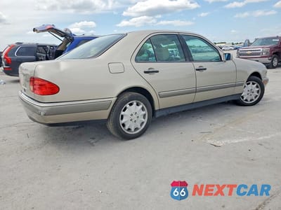 Trzecie zdjęcie samochodu z tyłu: 1996 MERCEDES-BENZ E 320 VIN:WDBJF55FXTJ014515 - miniatura