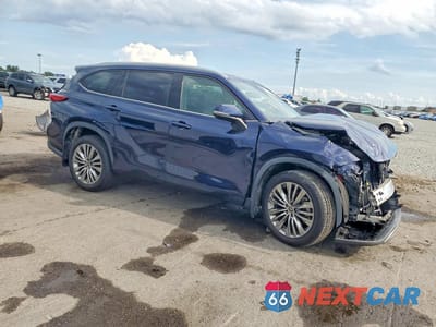 Czwarte zdjęcie samochodu z boku: 2022 TOYOTA HIGHLANDER PLATINUM VIN:5TDFZRBH2NS221580 - miniatura