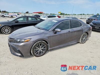 2024 TOYOTA CAMRY SE 4T1G11AKXRU871328 - główne zdjęcie licytacji z USA - miniatura