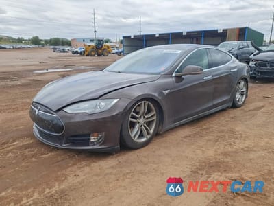 2012 TESLA MODEL S 5YJSA1DP9CFP02696 - główne zdjęcie licytacji z USA - miniatura