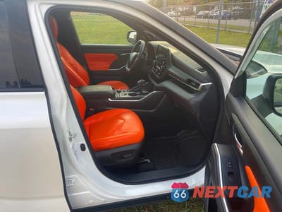Piąte zdjęcie samochodu w środku: 2021 TOYOTA HIGHLANDER XSE VIN:5TDJZRBH1MS132141 - miniatura