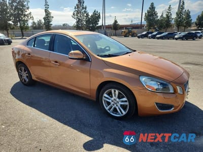 Czwarte zdjęcie samochodu z boku: 2013 VOLVO S60 T5 VIN:YV1612FS1D2201700 - miniatura