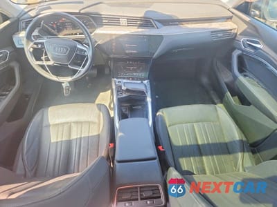 Zdjęcie 8 z 13 samochodu: 2021 AUDI E-TRON PREMIUM PLUS VIN:WA1LAAGE1MB020277 - miniatura