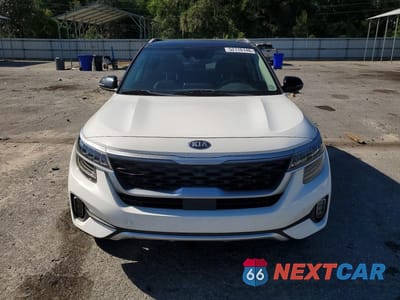 Piąte zdjęcie samochodu w środku: 2021 KIA SELTOS SX VIN:KNDETCA23M7181803 - miniatura