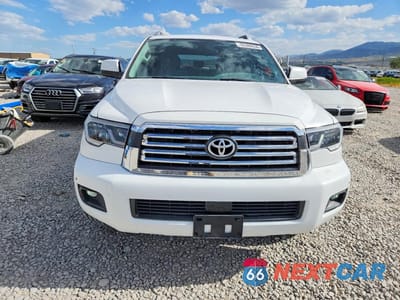Piąte zdjęcie samochodu w środku: 2018 TOYOTA SEQUOIA SR5 VIN:5TDBY5G13JS162135 - miniatura
