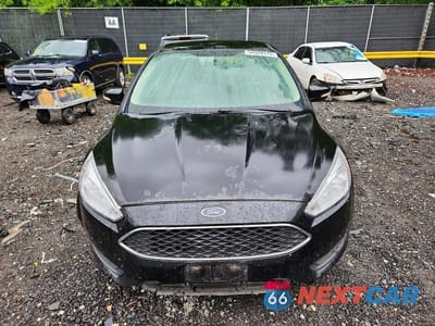 Piąte zdjęcie samochodu w środku: 2016 FORD FOCUS SE VIN:1FADP3F20GL402865 - miniatura