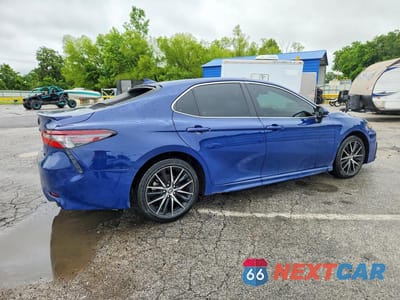 Trzecie zdjęcie samochodu z tyłu: 2024 TOYOTA CAMRY SE VIN:4T1T11AK1RU209703 - miniatura