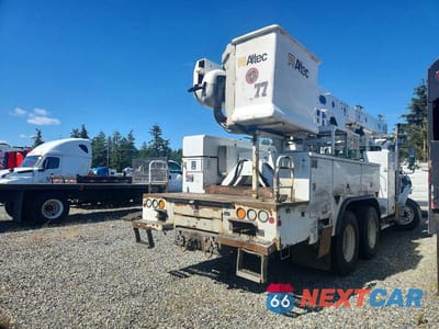 Czwarte zdjęcie samochodu z boku: 2016 FREIGHTLINER M2 106 MED - BUCKET TRUCK VIN:1FVHCYCY2GHHL5690 - miniatura