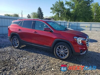 Czwarte zdjęcie samochodu z boku: 2023 GMC TERRAIN SLT VIN:3GKALVEG2PL243342 - miniatura
