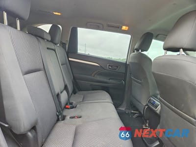 Zdjęcie 11 z 13 samochodu: 2018 TOYOTA HIGHLANDER LE VIN:5TDZZRFH8JS286032 - miniatura