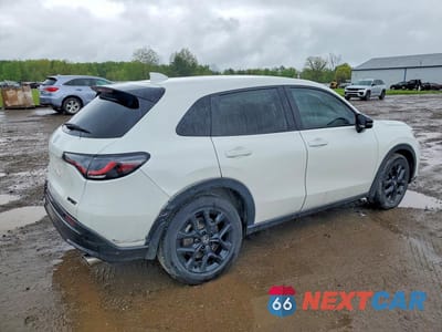 Trzecie zdjęcie samochodu z tyłu: 2024 HONDA HR-V SPORT VIN:3CZRZ2H57RM736494 - miniatura