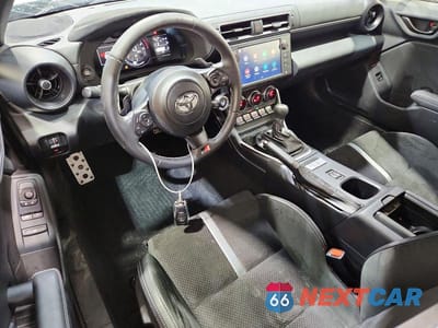 Zdjęcie 8 z 13 samochodu: 2023 TOYOTA GR 86 PREMIUM VIN:JF1ZNBF13P8759151 - miniatura