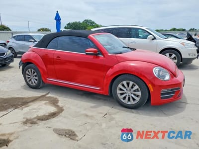 Czwarte zdjęcie samochodu z boku: 2018 VOLKSWAGEN BEETLE S VIN:3VW5DAAT8JM516630 - miniatura