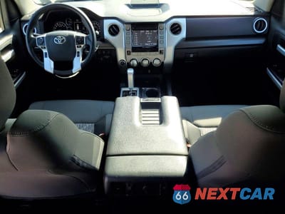 Zdjęcie 8 z 12 samochodu: 2018 TOYOTA TUNDRA CREWMAX SR5 VIN:5TFDW5F13JX693359 - miniatura