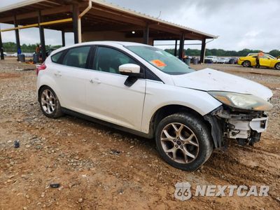 Czwarte zdjęcie samochodu z boku: 2014 FORD FOCUS TITANIUM VIN:1FADP3N22EL251669 - miniatura